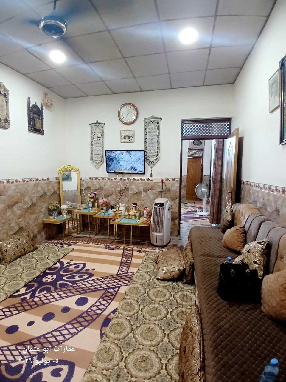 دار للبيع حي الجامعة المساحه ٣٠٠م طابقين ٥غرف وصاله ومطبخ وستقبال مجموعة صحيات غرفتين سويت الواجهة حجر ومرمر طبيعي البناء كله طابوق شغل جناي درجة أولى شارع ١٠م الستفسار عن السعر اتصل ***********
