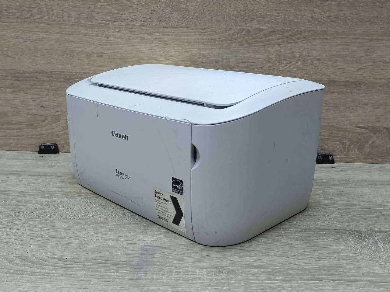 ‏طابعة كانون  موديل laser jet Lbp6030w اسود وابيض ليزري مستعمل بحالة ممتازة سعر الحبر 10 الف تطبع 1600 نسخه نوع الحبر باودر سرعة طباعة 18 ورقة بالدقيقة وجه واحد  تحتوي على wifi يمكن ربطها على موبايل وتابلبت ولابتوب 🚦سعر الطابعة 100 الف 🚦مع حبر جديد وكيبل كهرباء وكيبل كومبيوتر وقرص تعريف للطلب :
‏*********** - *********** 
‏ملاحظة نسبة نظافة الجهاز 90% ضمان تشغيل وفحص. 
‏#طابعتي
‏#الصفوة
