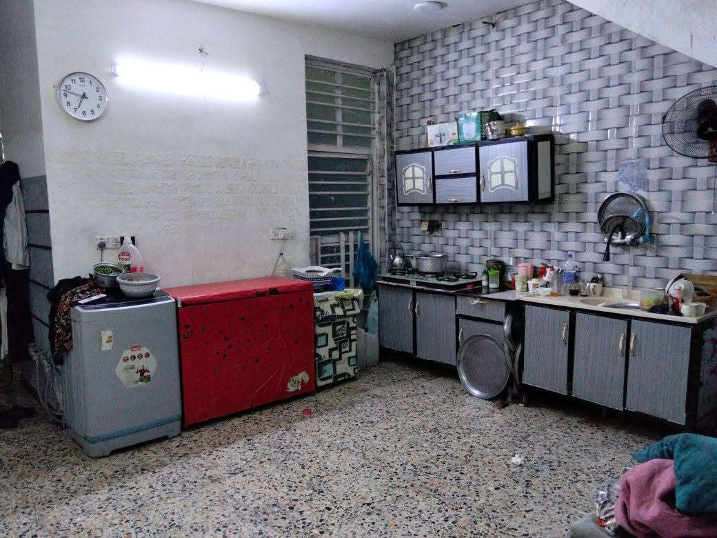 السلام عليكم. دار للبيع طابو زراعي 25 مشمول بالتطويب رئاسة العبيدي شارع عشرين فرع السادة 
مساحة 135واجهة 5 ونزال 27 يحتوي استقبال وصالة وغرفتين نوم حمام ومرافق داخلي وخارجي وبيه مناور عدد اثنين السطح بيه شتايكر السعر الاتصال على الرقم *********** بيه واتساب
