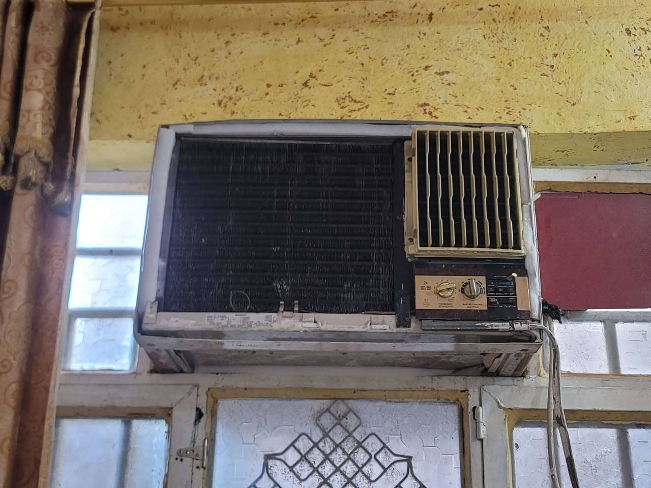 مكيف جنرال ياباني الحجم ٢٤ طنين ..♦️
تبريده ثلج 🌬 .جهاز بلادي ع وضع الشركه .
 جهاز تحفه ....
معروف الجنرال ميحتاج الوصف ..
دفع فان كلش قوي .٣ سرعات ..
السعر (350)
مكاني بغداد، حسينيه معامل *********** نقص وجهيه، مابي
