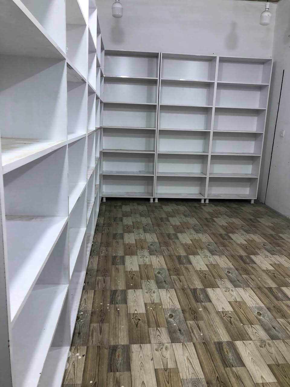 ٨ رف • نظيف • پیرەمەگرون
