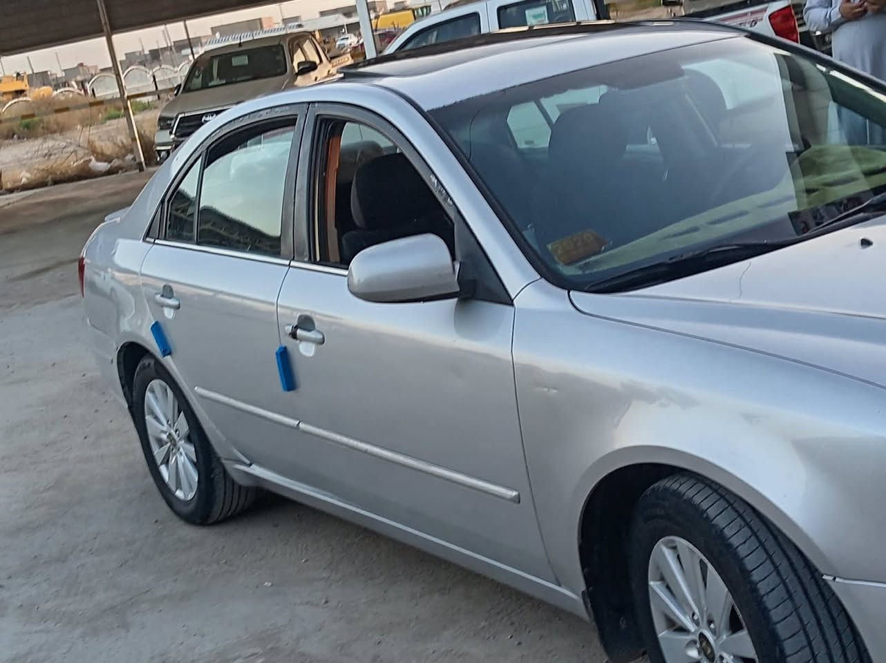 السلام عليكم سوناتا ٢٠٠٩ أمريكي ٢٤٠٠ رقم بغداد انكليزي شرط التحويل يعني تتكاتب مروري  بيه قطعتين سونار مرفق مكانة واسط الزبيديه سعر١٠٠ وبيه مجال بسيط جدا بيع سريع ***********
