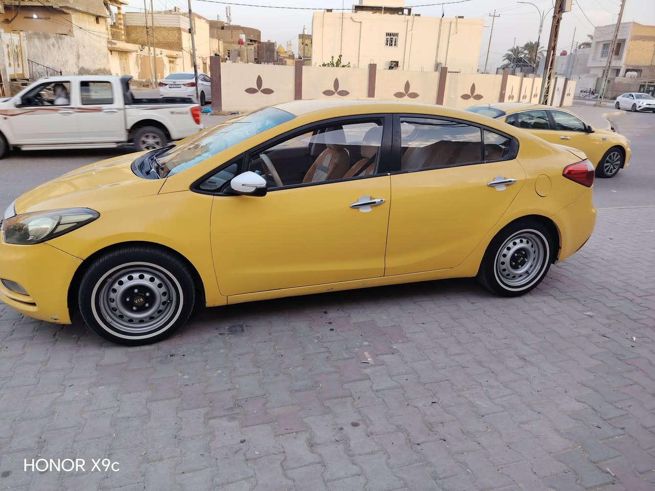 سلام عليكم سيراتو 2015جاهزه من كلشي خليجي السعر 110 وبيه مجال رقم الهاتف ***********

نص مكتوب في الصور:
- HONOR X9c