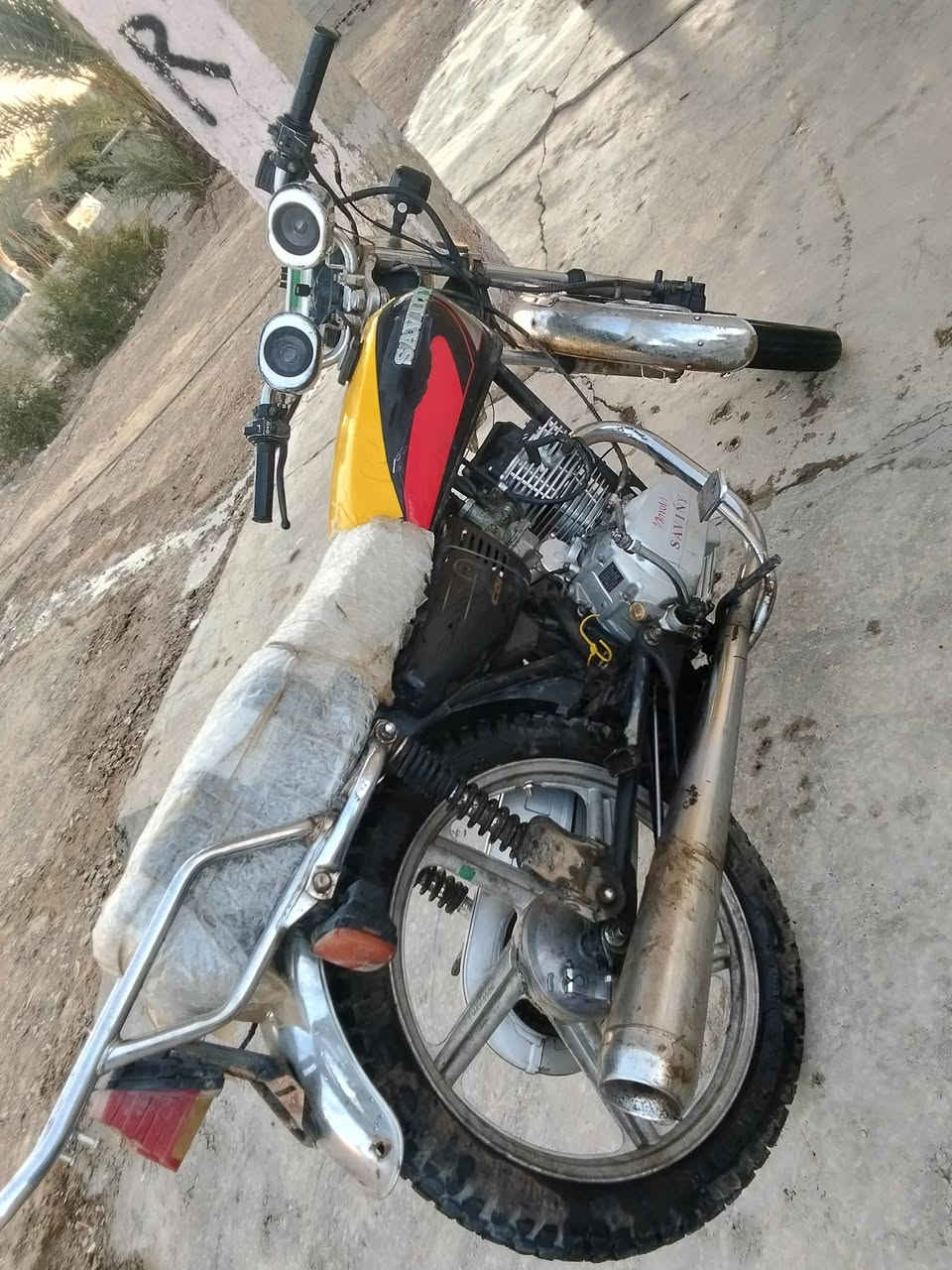 بعد السلام يوجد موطور خمسه كير سافان مديل 20 محرك شرط لا صرف ولا باخر كهربائية كلها شغاله ماينقصو بس باتري ويشتغل السلف مال جاني 
السعر 320 وبي مجال قليل 
الاستفسار ***********
