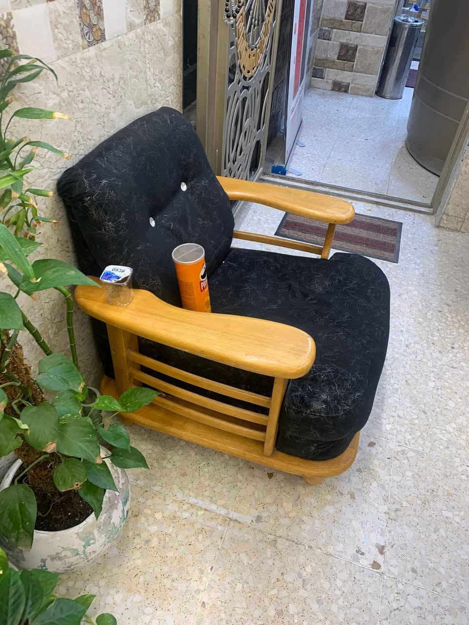 السلام عليكم 
رسبشن للبيع مع كرسي مكان بغداد 
استفسار واتساب او اتصال ***********
