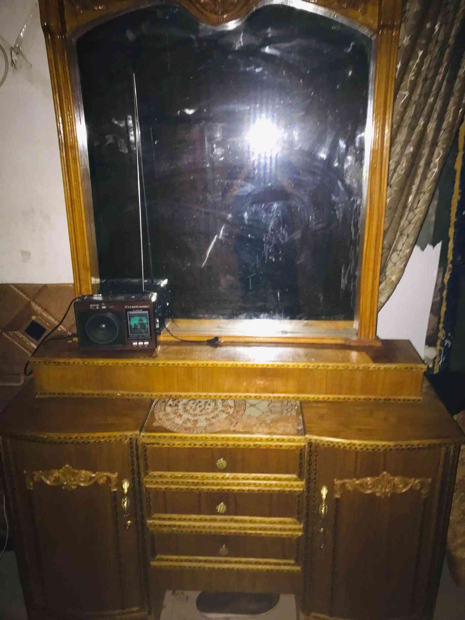 سلام عليكم عندي كنتور ١٢باب جديد كلش ويه زاويه خانتين وبابين  جديد بعته الكلمه صار شهرين من شترينه يسب البيع شويه جبير وتجي وتشوف نضافته ميز تواليت مالته جديد 3خانات ٢بيبان ومرايا سعر 700وبي مجال عنواني بغداد البلديات مقابل نادي الصناعه رقمي
*********** فقط رصيد 
*********** فقط وتساب
