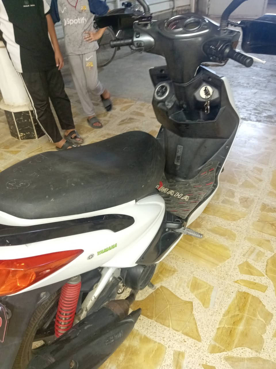 سلام عليكم دراجه سكنز رياضي او بيهه لايت  زنون للبيع دراجه كامله من كلشي دراجه كفاله عامه مكاني بغداد التاجي قرب جامع نور المصطفى الهاتف ***********تصل او بيك خير او تدلل
