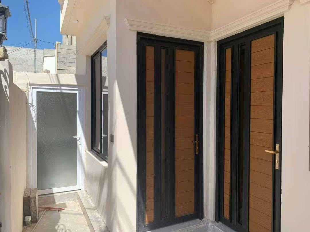 🏠 دار للبيع – موصل / حي الملايين الثانية
📍 الموقع: حي الملايين الثانية – مجمع الملك
📜 : زراعي حق التصرف – سند 25
📐 المساحة: 100 م²
🏢 طابقين

🔹 الطابق الأول:
• غرفة نوم
• هول واستقبال
• صحيات داخلية وخارجية

🔹 الطابق الثاني:
• غرفتين نوم
• خدمات

💧 ماء
⚡ كهرباء
🛣️ شارع

📞 للاستفسار أكثر الاتصال على:
***********
***********

نص مكتوب في الصور:
- مكتب عقارك