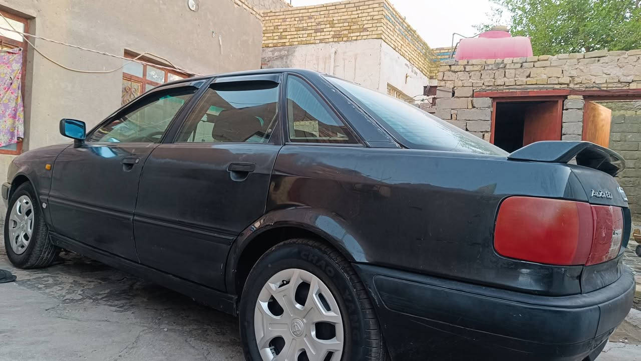 أودي 80 1993 رقم بغداد سنويه لل31
گير أوتو تخم تاير قبل يومين شديته كهربائيات كلها شغاله تبريد خير من الله حداديه  محرك 2000 دوش بيه لاستيك ولف شرط شرط حداديه وصبغ الشركه بيها اجراد قليل دواخل جدد مكانها الناصريه 
‏‪***********‬‏ متواجد واتساب للتفاصيل اكثر ماسنجر ماعندي 
السعر 41 بيه مجال 
وشرط تحويل
