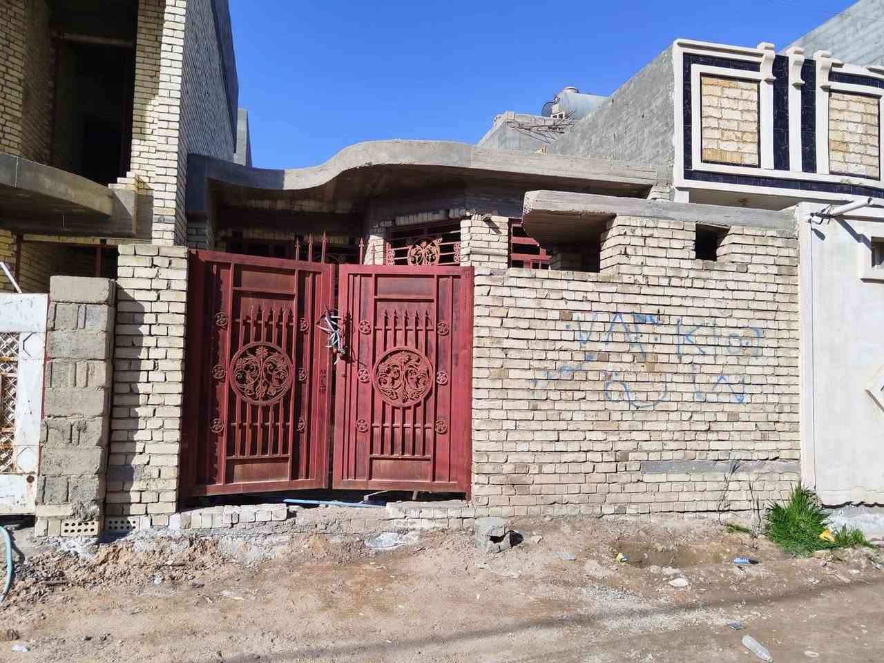 للبيع عن طريق المصرف 
هيكل طابق واحد منطقه ب18 الف
شارع 10 نافذ ع شارع 20 مقابل مدرسة الاعظميه
السعر ٦٥ مليون
***********
***********

نص مكتوب في الصور:
- مدرسة الاعظمية