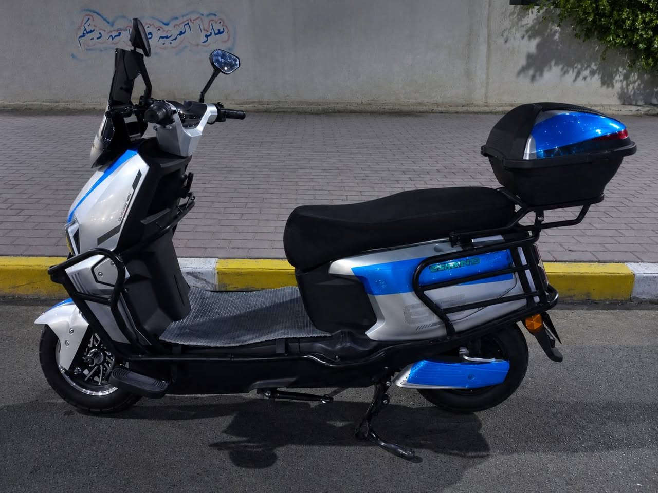 شحن صاعقة • ٦ بطاريات • نضيفه