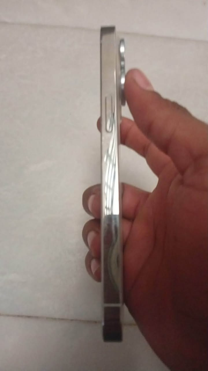 سلام عليكم آيفون 13 برو فقط برو فقط نضيف بلادي ما مبدل بي شي كلش نضيف بي شخط بل شاشه ما امبينات وما مأثره عل شاشه ابد بدون ملحقات تاخذه عل فحص سعره 425 شراي اتصل ***********
