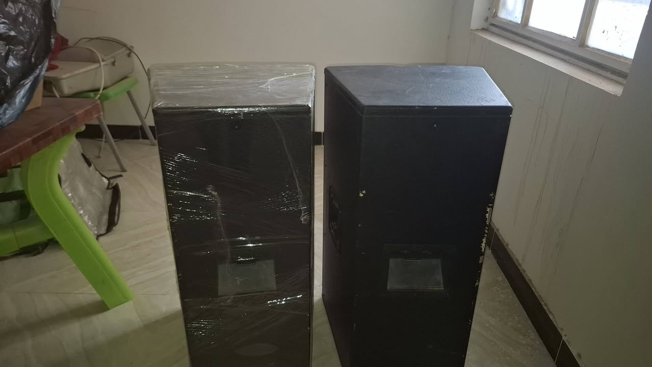 سماعات evبعدهن جدد وحده مستخدمه والثانيه ما مستخدمه بعدهن جدد السعر ٨٠٠ وبيهن مجال
الناصريه مركز***********
