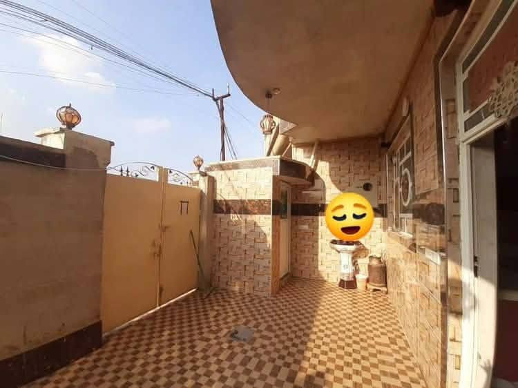🏠 للبيع بيت سكني مميز
📐 المساحة: 150 متر
🏡 طابقين – البيت كامل مكمل
✨ الأرضيات: سيراميك بالكامل
🔹 الطابق الأول:
• غرفة
• صالة
• استقبال
• مطبخ
• مجموعة صحيات
🔹 الطابق الثاني:
• غرفة
• صالة
📄 السند: زراعي – سند 25
موقعه حي الامير الفرع المقابل لخان مندي ابو شاهر 
📍 يبعد عن الشارع: 80 متر
💯 البيت كامل ومكمل وجاهز للسكن.
📞 للاستفسار والتفاصيل والسعر: مراسلة خاص أو اتصال.
***********
