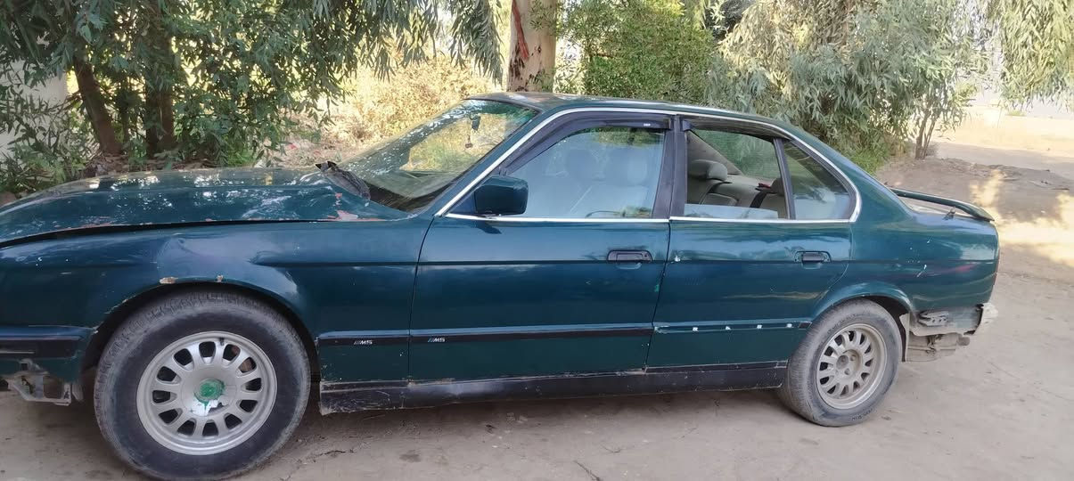 BMW 525i 1992 محرك كبس مكفولة من الغرامات گير و محرك شرط سنويه 28 رقم نينوى مسطره ب 35و بيها مجال شاري تدلل ***********
