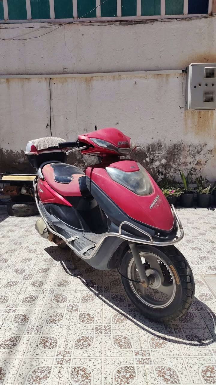 دراجه للبيع
سبيسي 
من الاخير دراجه كلشي ما عوزها
ترتيبات مال معلم نازوكي 
مال واحد على باب الله
نضيفه و مرتبه
مكينه لا تبخر و لا نضوح و اخليلها دهن أصلي
كهربائيات شغاله كلها

رايدها ب250 الف
مستعجل على بيعتها

هذا رقمي و بيه واتساب
***********
