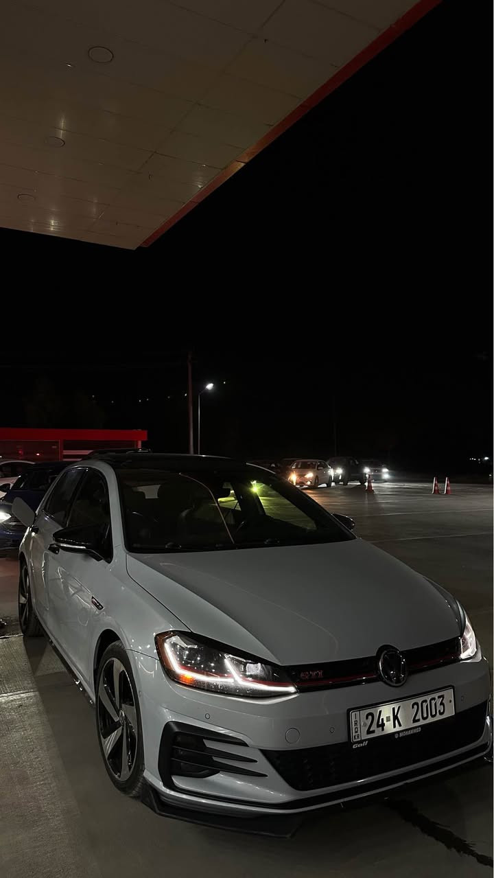 Gti 2020ئؤتؤبان خةتي جادةي ئؤتؤ پارك ٣٥مايل رؤيشتوة قةپات مواسةفات سةيارةكة بي مةسرفة رةنگ سمؤك دوو پارچةو نيوو بي ژؤري ئيرباگ بةس شان چاملغي پشتةوةي سةكني لةگةر دةركةي پشتةوةي سةكني بستةك دةركةي سةياقي مةكنية ٢٠ تؤربؤ بي دةسكاري ستؤك پانؤرامة فول فول بةگلاايت سمؤك سةيارةكة ماشاللةي دةويي قنجي نية*********** أربيل, العراق
