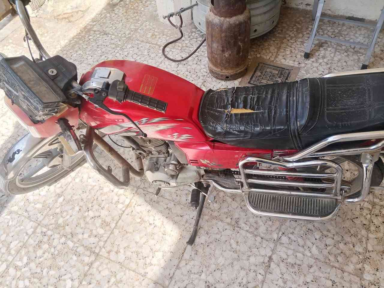 يـﮯآ آللهہ‏‏ سـلآمـ عليـكم
دراجه فيوم للبيع 
دراجه موديل 2007 
رقم اسود 
وسنويهة 
وعندي بيهة اوراق  كاملهة. لاكن استنساخ 
كهربائية شغالة اشاير عالي ناصي سلف نكره 
الدشبول الامامي يرادلهة تبديل 
سعره 350 وبيهة مجال 
مكاني واسط نعمانيه 
رقمي //***********
