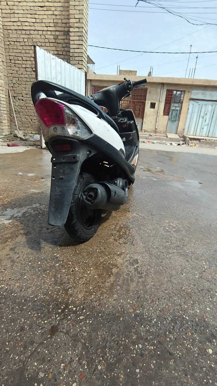 السلام عليكم ماكس عدله للبيع الدراجه جاهزه مجهزه بيها نقص واحد بس سلف هندر واحد بأي وقت كهربائيات كلهه شغاله اشاير بك لايت لايتات عليهه زوج تايرات جدد 
رقمي *********** 
مكاني بغداد ابو دشير 
السعر 375 وبيهه مجال بسيط كلش مال جيه بس
