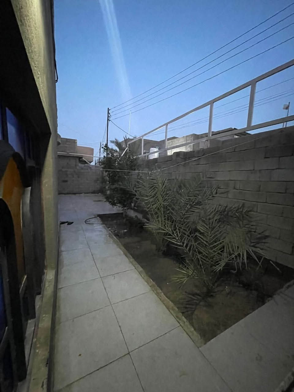 🏠 بيت للبيع – طابقين
📍 العنوان: البصرة – أبو الخصيب – العوجة
شارع أبو صلاح / شارع المدرسة
📌 يبعد عن الشارع العام فقط 50 متر

🔹 مساحة البيت: 270م²
🔹 نوع الطابو: زراعي – سهم 25
🔹 سنة البناء: 2020 – بلوك
🔹 منطقة هادئة وجميع الخدمات متوفرة: ماء وكهرباء

🏡 الطابق الأول:
• غرفتين نوم 4×6
• صالة كبيرة 13م
• مطبخ 4×4
• ديوان 6×4
• صحيات داخلية وخارجية
• كراج سيارة 🚗
• حديقة 🌳

🏡 الطابق الثاني:
• غرفتين نوم 4×6

💰 السعر: 110 مليون وقابل للتفاوض

📞 للاستفسار: ***********
