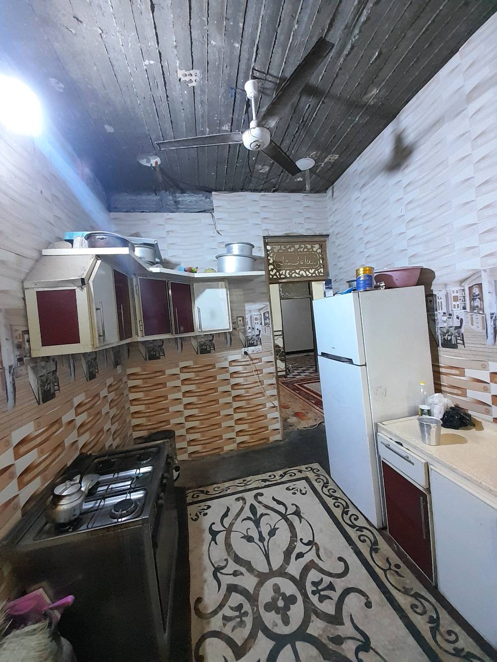 بيت للبيع مساحه 100متر زراعي 7×14في الانتصار مال الراشديه مقابيل مستشفي حماد شهاب يحتوي البيت علا طابقين الطابق الاول غرفه وخدمات وحولي وستغبال ومطبخ وطرمه والطابق الثاني غرفتين وحولي وحمام وسطح السعر 65رقمي ***********