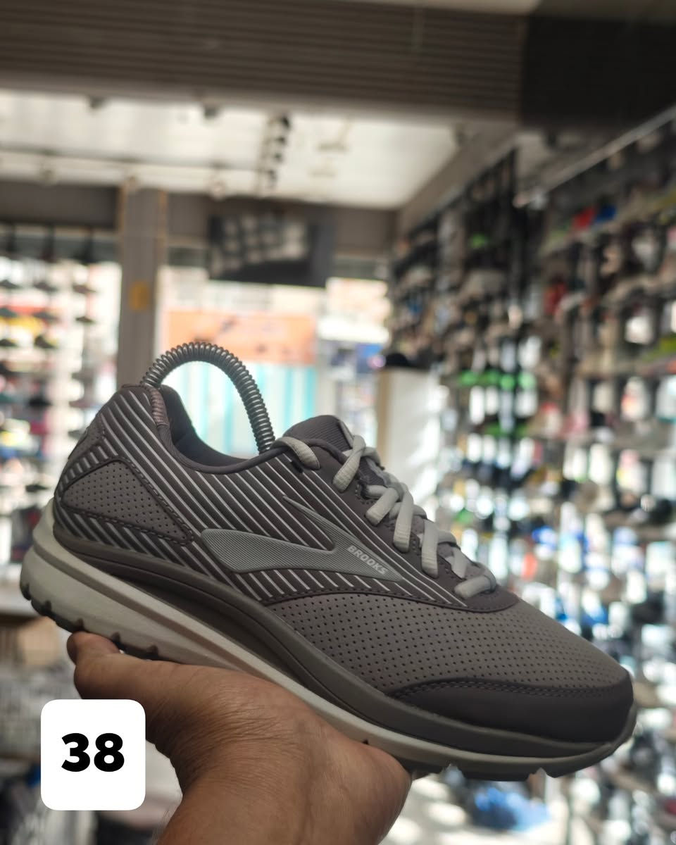 مقاسات 36-39 • 38.5