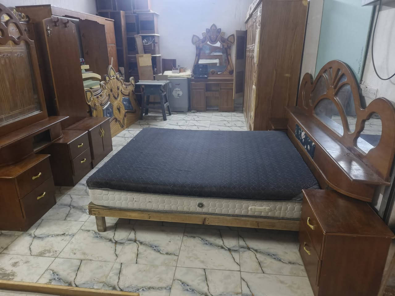 غرفة نوم • ٦ قطع • كنتور 5 أبواب