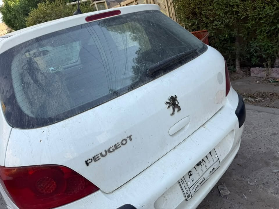 بيجو فرنسي ٣٠٧
٢٠٠٦
سيارة خير من الله (گير ومحرك وتبريد ) بلادي وممتازات
الحدادية كله جديد 
سنوية ٢٠٢٨ 
شاشة وكاميرة
السعر ٥٣ بيهه ضربة صفح
المكان بغداد الدورة
***********
