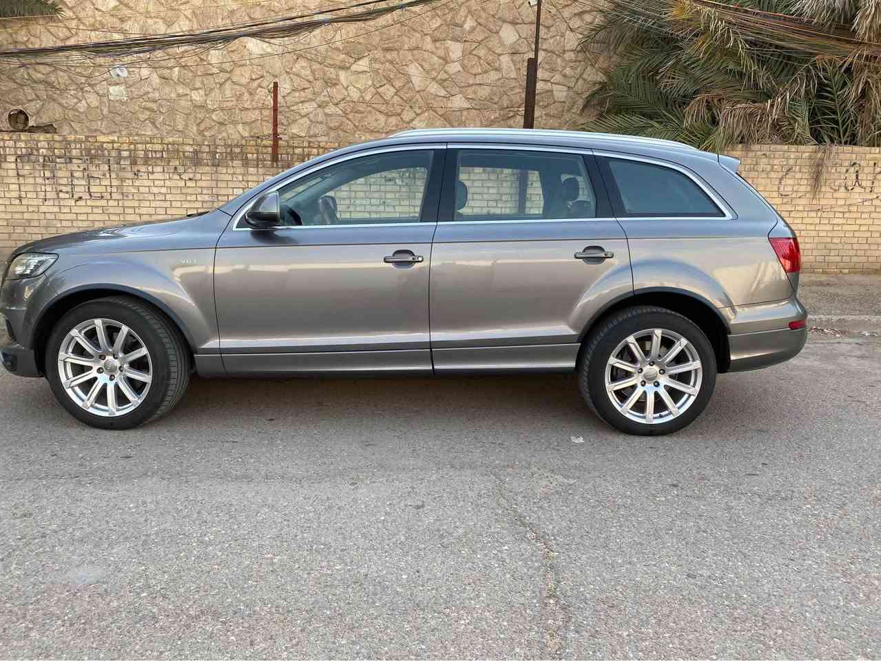 أودي Audi Q7 موديل ٢٠١٢ خليجي مواصفات السيارة طلب خاص فول فول سقف كنتارا بلادي داخل جلد اسود بلادي كشنات الامامية تدفئة وتبريد وخزن وضعيات ستيرن خزن وكهرباء وصاج بلادي قبضة كير صاج بلادي انارة مخفية بالابواب بردات بلادية بانوراما مع سلايد خلفي لمقاعد الصف الثالث ٧ راكب تبريد منفصل حتى لمقاعد الصف الثالث بلوتوث مع دي في دي منفصل بلادي مع رامات عدد ٢ مع هارد خزن بلادي مع سي دي جنجر عدد ٦ اقراص نفكيشن نضام ماوس وجي بي اس تشغيل نظامين بصمة او سويج ٥ وضعيات قيادة سستم صوت Bose مع دمام بالصندوق بلادي 
السيارة نظام جكات تصعد وتنزل حتى بالسرعات العالية تنزل من وحدها وحتى بالصندوق دكمة تصعدها وتنزل لسهولة حمل الامتعة 
دخول ذكي مع بصمة ابواب عدد ٤ انارة ترحب خارجية حتى بالمري الجانبية 
المري الجانبية خزن وهيتر وقلب عند الرجوع للخلف مع شفط قلاب 
كامرة خلفية بلادي حساس مطر الماسحات الامامية تفاعلية مع السرعات مع ماسحة خلفية لايت زينون بلادي مع ليد نهاري بك لايت ليد مع لايت متحرك مع الستيرن 
محرك وكير وحجر بيئة بلادي ما مفتوح 
محرك ٦ سلندر مع سوبر جارج قوة حصانية ٣٣٥ كير ٨ نمر شفتات كير بالستيرن السيارة كلها على البلاد غراضها كلها بلادية حتى العدة والسبير وستارة الصندوق 
بيها ربع الباب الخلفي صبغ عكس السائق 
ماشية ٢٠٥ الف كيلو متر حقيقي كل غراضها البلادية مال الشركة وياها كتلوكتها بصمات عدد ٢ وياها غراض الصندوق البردة والشبكة والفواصل كاملة
السعر : 145 ورقة وبيها مجال
موبايل : *********** 
بيع او مراوس حسب الرغبة بغداد, العراق
