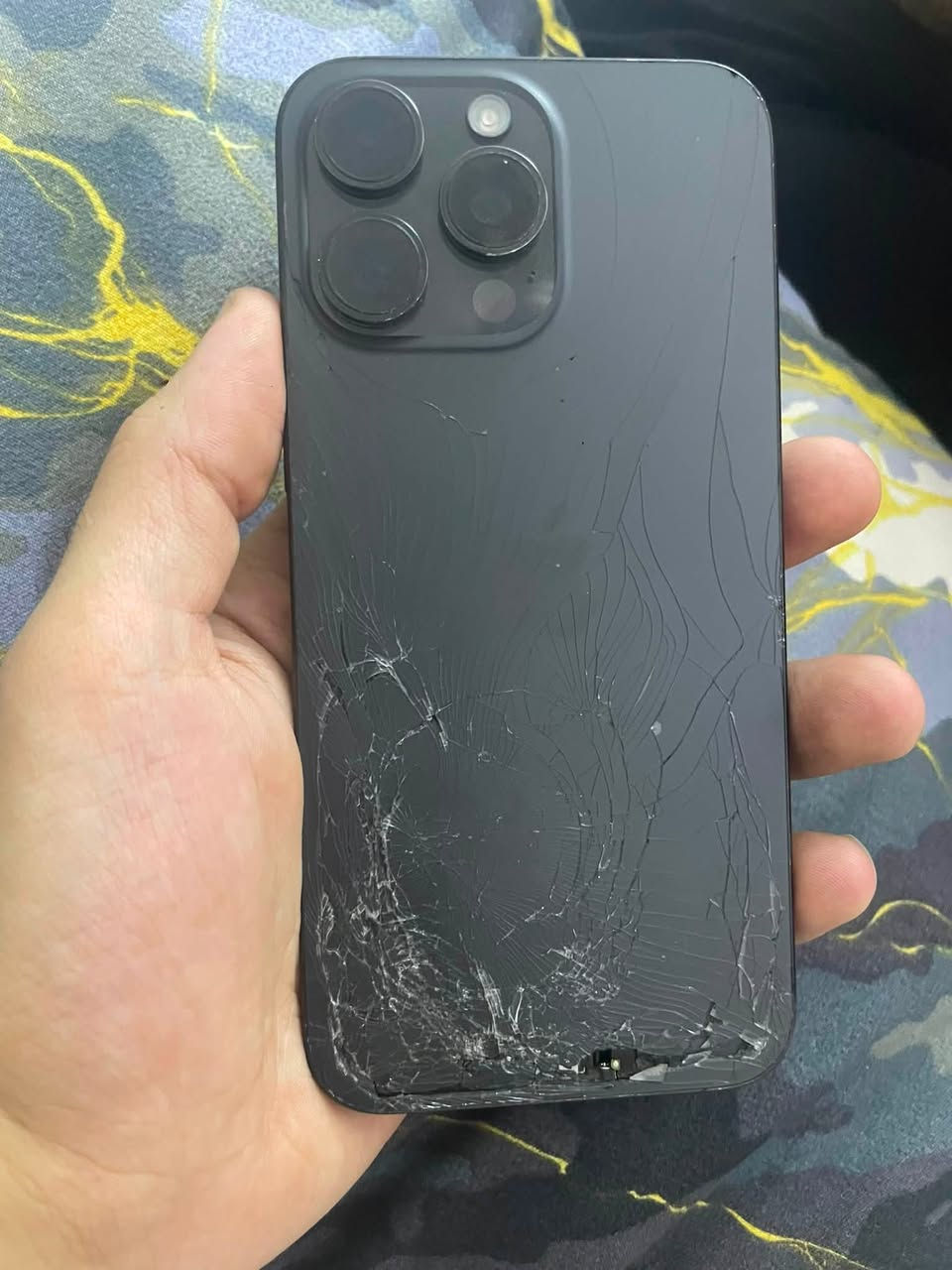 ايفون 15برو ماكس مبدل شاشا وبطاريه والضهر موضح بصوره وبي فطر خفيف بل كلاس ناعم بل لزكه مايبين  ذاكيرا 256دبل esIM شريحه اكتروني نموذج M السعر 750 بي مجال بسيط *********** مكان موصل
