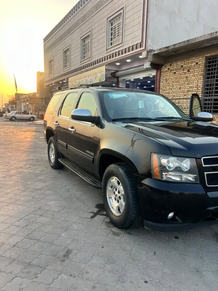 سلام عليكم بدون كسران سعر تاهو متومه طبق اصل سليمانيه ليبل وبليته  وسنويه وكاله بسمك دك حاسبه اختها تفس مديل والون 
البصره محرك وكير كفاله وكفاله من ضربه والكص خليجي مديل ٢٠١٢ ال تي 
السعر ٨٦ ومجال قليل خاص مفتوح جديده سياره جدا
***********
