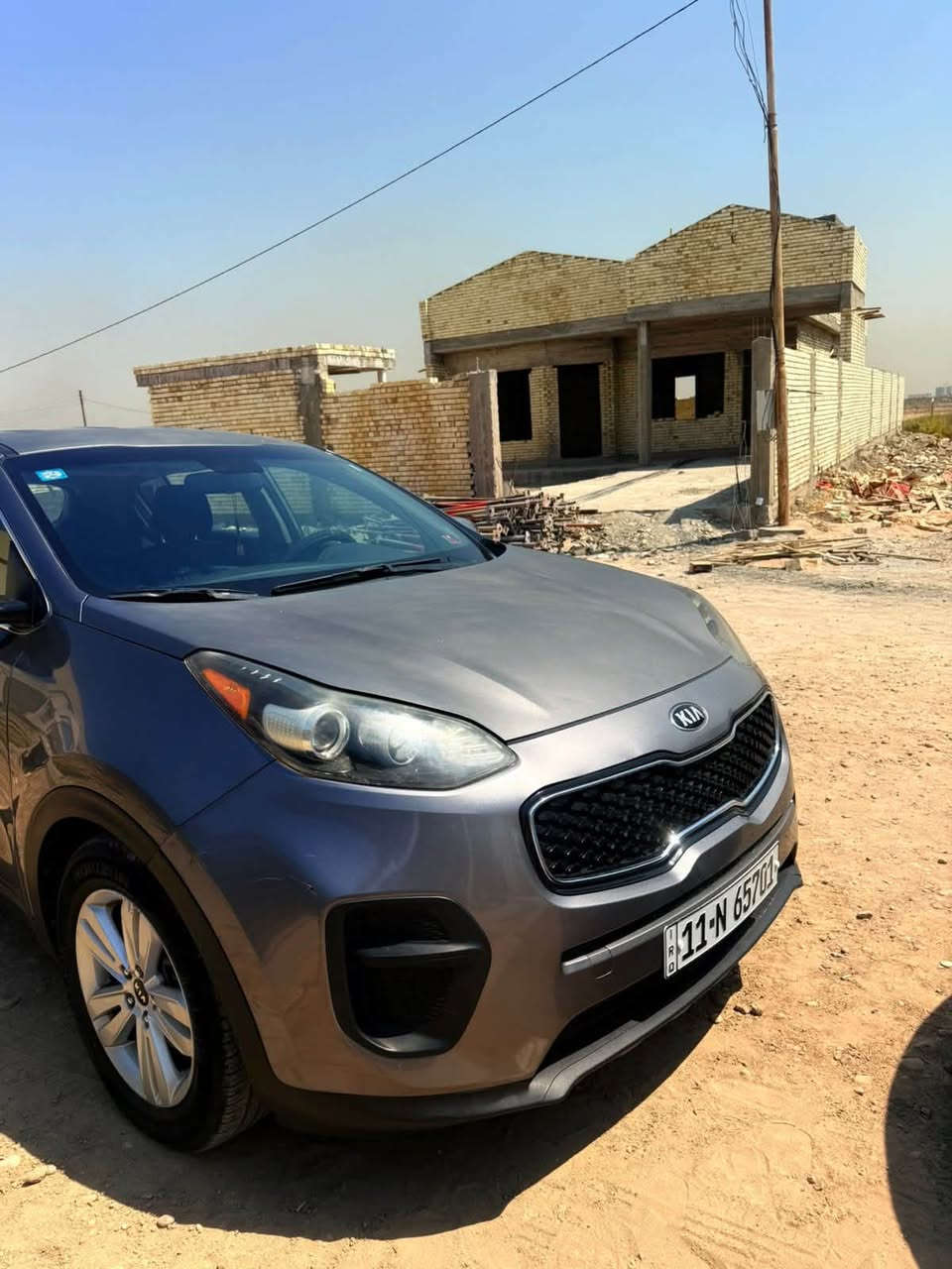 🚗 كيا سبورتاج 2018 (وارد أمريكي) 🚗
المواصفات والأداء:

 المحرك: 4 سلندر سعة 2.4L (2400cc)

 نظام الدفع: فور ويل (AWD / 4WD)

 المسافة المقطوعة: 75 

 الفئة: نصف فول

المميزات والتجهيزات:

 كشافات وإضاءة LED (كشافات وجه)

 شاشة وكاميرا خلفية

 تدفئة كشنات (الكشنات جلد أصلية مع تلبيسة)

 تكييف قطعتين (فتحات خلفية)

حالة البدن (البودي):

 السياره بدون صبغ 

 السيارة بحالة ممتازة ونظيفة جداً

💵 السعر:  ($149وبيه مجال بسيط

📍 العنوان: بغداد - حي الجهاد

📞 للاتصال والاستفسار:***********
