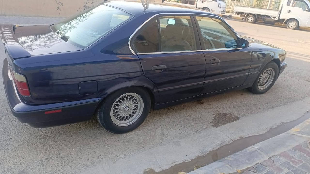 بي م دبليو 535 محدثة 525 موديل 1991 رقم بغداد محرك 6 مسكر تبريد قطعتين
مكفولة من الضربه سنوية جديدة بأسمي السعر 55 بيها مجال 

مكاني واسط ناحية شيخ سعد للاستفسار  ***********
