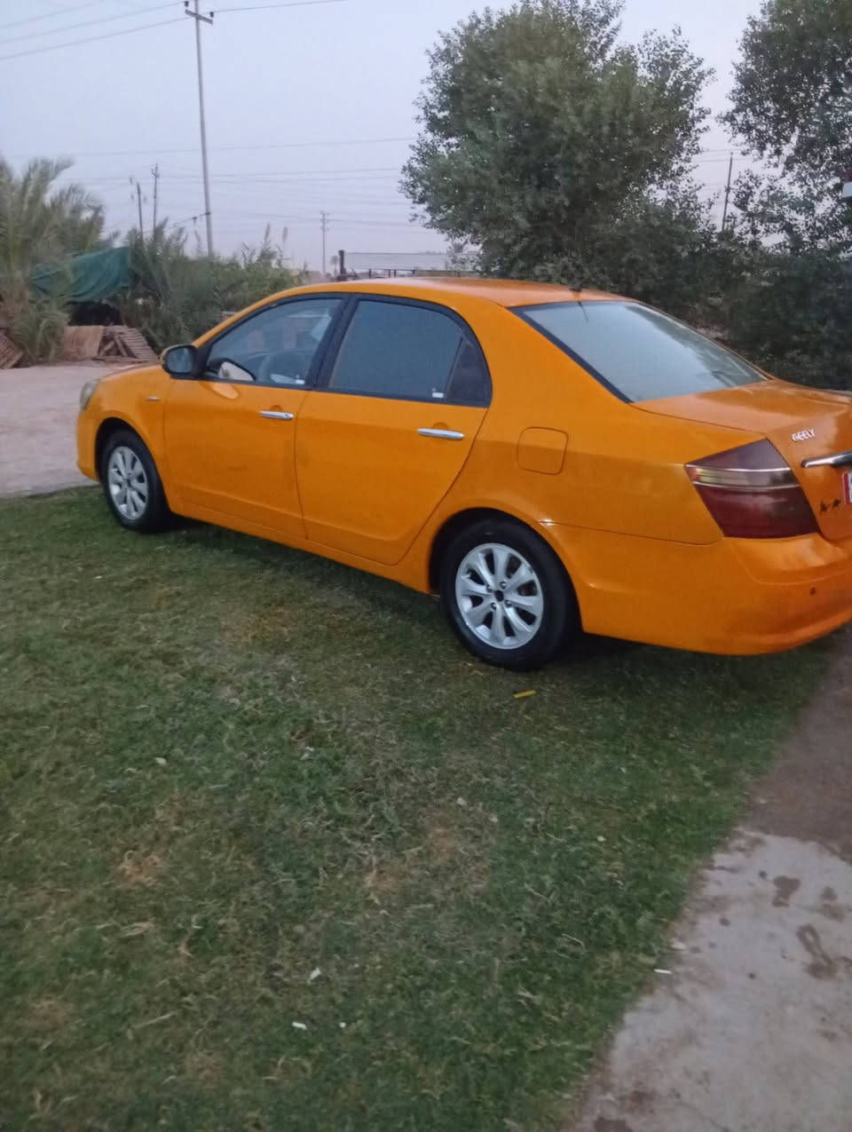 سلام عليكم للبيع جيلي موبل2013 كير عادي بئسمي رقم بغداد انكليزي سنويه 2027مصفره هيه وغرامات السياره جاهزه كير مكينه حداديه تبريد ثلج رقم ***********
