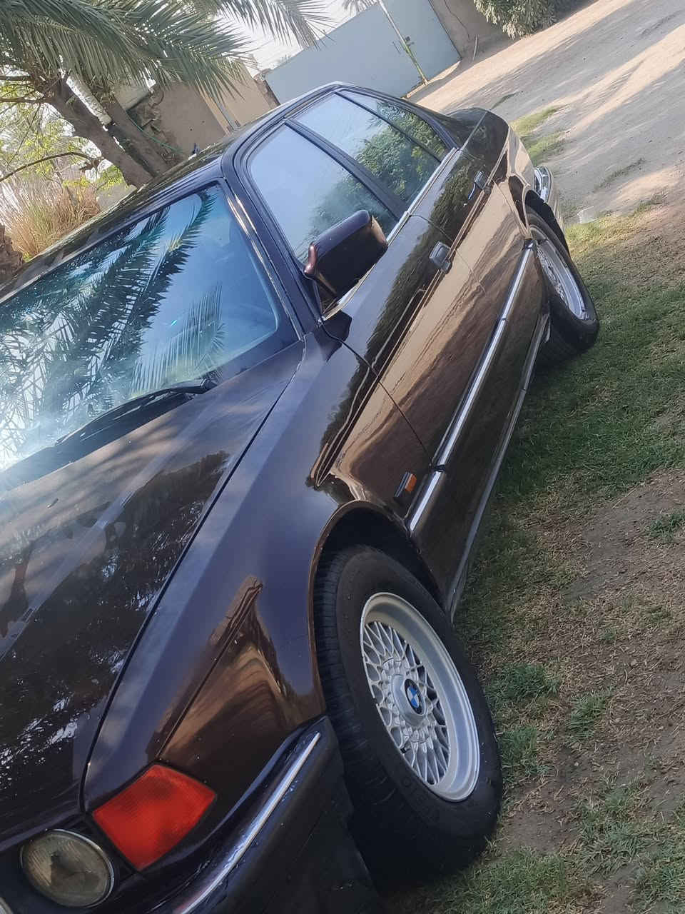 BMW740i أصل 
رقم بغداد 
دبل جام / قير أوتوماتيك 
كامل مواصفات عدا الفتحه 
السعر 60و بيه مجال 
مكان : الأنبار. الفلوجة
للتواصل و الاستفسار :***********
