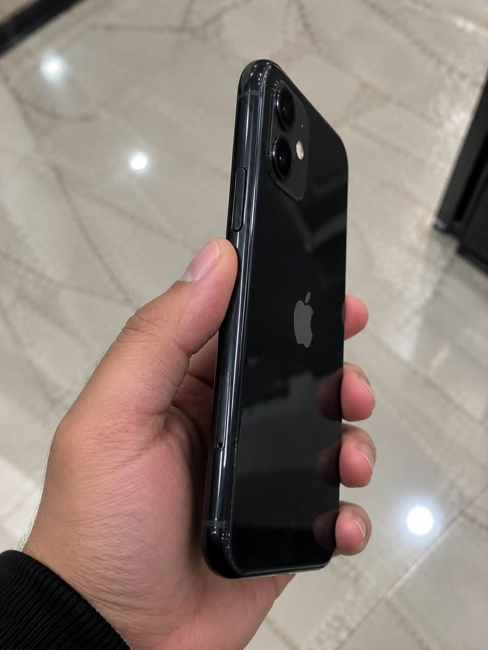 � للبيع iPhone 11 العادي
✨ المواصفات:
• الموديل: iPhone 11
• الذاكرة: 128GB
• البطارية: مبدلة أصلية 100%
• الجهاز شغال وجاهز للاستخدام
• حالة الجهاز موضحة بالصور 📸

💰 السعر: 300 ألف دينار فقط

📍 المكان: كركوك

✅ الجهاز موجود للفحص والتجربة قبل الشراء
✅ أنطي شرط للمشتري بعد الفحص والتأكد من الجهاز
✅ البيع للجادين فقط

📲 للاستفسار والتواصل واتساب:
***********

🔥 للمهتم يراسلني واتساب، والجهاز ينفحص على الطبيعة قبل الشرا

نص مكتوب في الصور:
- للبيع iPhone 11 أداء قوي .. بسعر مناسب الموديل iPhone 11 الذاكرة 128 GB البطارية مبدلة أصلية 100% الجهاز شغال وجاهز للاستخدام السعر 300,000 ألف دينار فقط المكان كركوك للاستفسار واتساب *********** أنطي شرط بعد الفحص الجهاز موجود للفحص والتجربة للجادين فقط