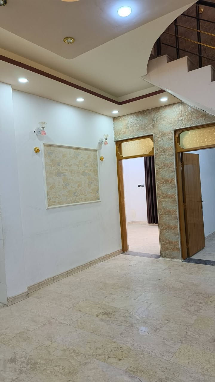 سلام عليكم  400متر للبيع بناء طابوك صب كونكريت يحتوي على غرفتين او صاله وستقبال العنوان نجف شارع المطار جديد بشارع علكم بشارع حاتم الخير نهايت المقرنص ***********@
