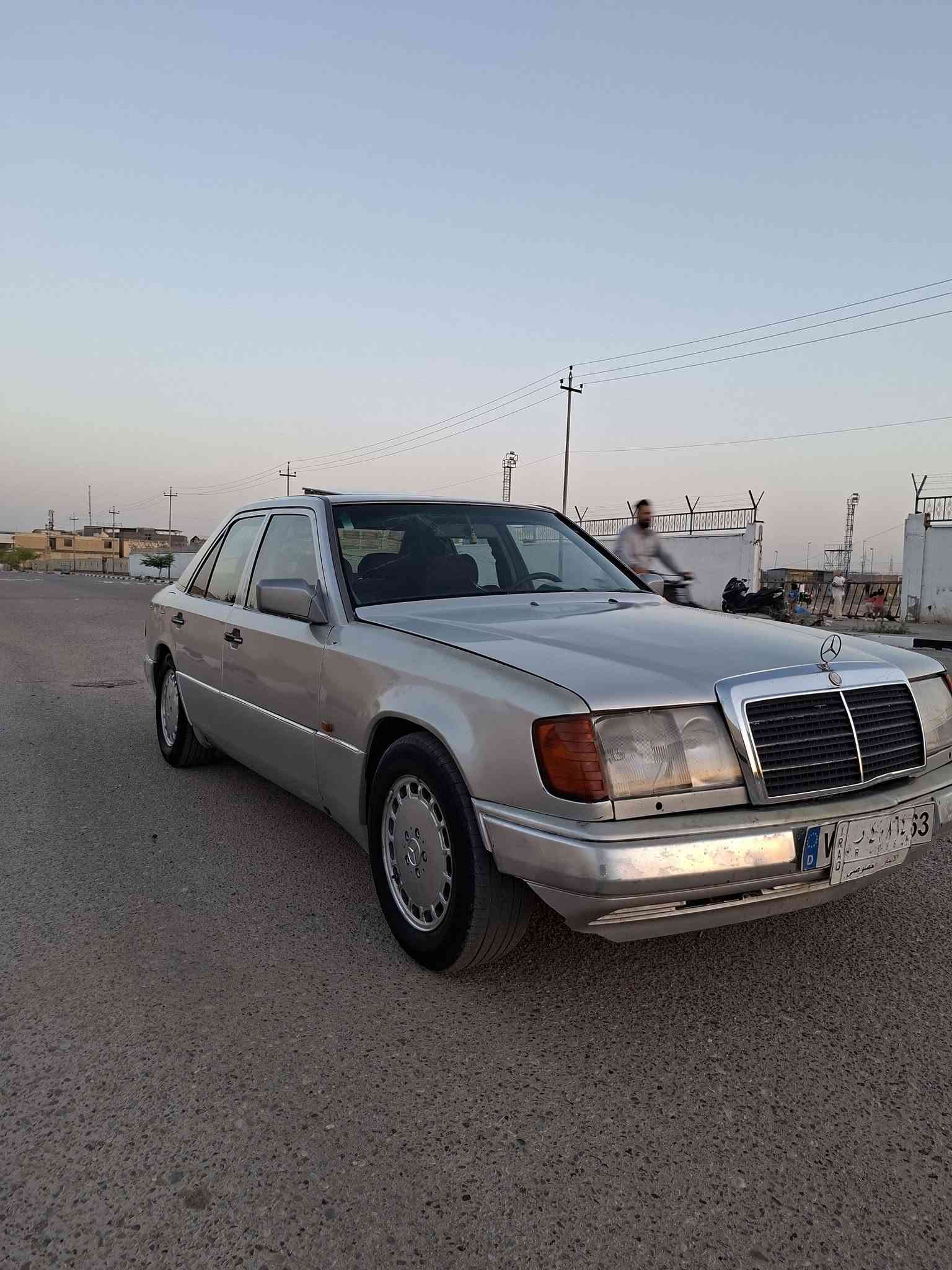 موديل 1993 بلادي 
دب بلادية للأخير 
مكينة وكير 300 عنكبوت جديد 
قواعد دبلات بلادي بدون تصليح
سيارة بدون ضربة 
فتحة سلايد طگتين 
كهربائيات كلها شغالة بلادية 
رقم انبار شرط التحويل اكاتبك وي راعيها 
سنوية عضم لل 2028
مكاني نجف السعر 42 ورقة 
إتصال هاتفي فقط رجاءا 
***********
