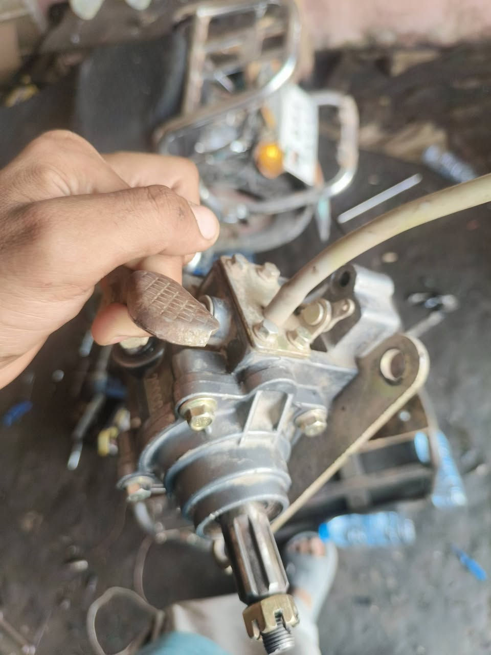 سلام عليكم كير بوكس ستوته للبيع نضيف اخو الجديد اريده ب30 مكان حله محاويل صباغيه يرجى التواصل خاص او اتصال على رقم الهاتف  *********** ..
