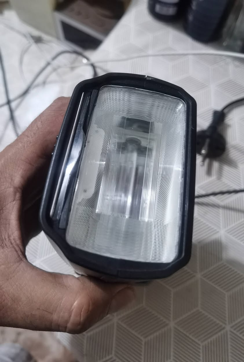 فلاش كانون بدون شاحن
ترايبود  L870
شغال يعني خلص شحن وطفه
اكتب تم ٣٠ الف
مع التوصيل
***********
