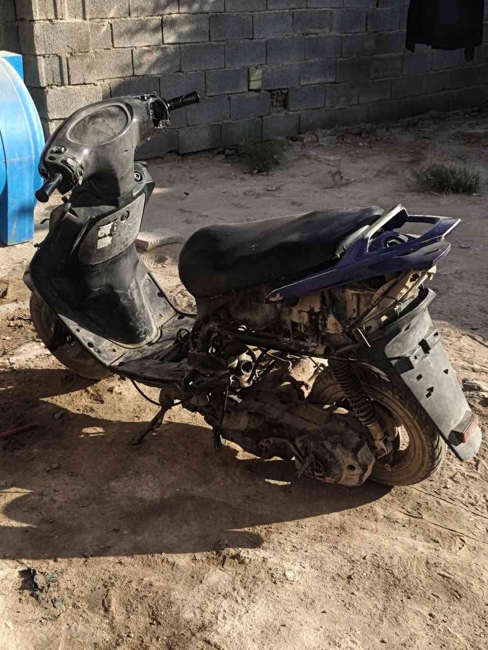 دراجه ثعلب 140 محركها مجفت جديد عنواني بغداد حي ور سبع قصور السعر 100 نقسها بس تنضيف كابريتر وباتري كهربايات شغاله ***********

