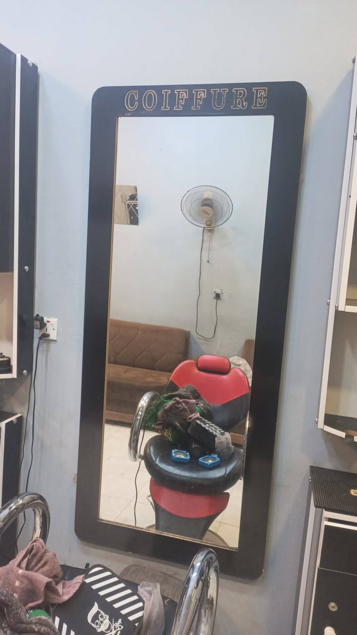 للبيع ديكور محل حلاقة كامل بحالة جيدة جداً للاستفسار الاتصال على الرقم ***********
الموقع ألدوانم شارع المكاتب مجاور بيت العطار
