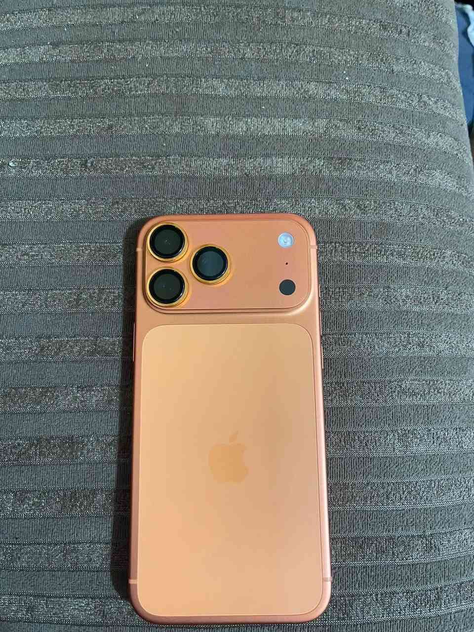 السلام عليكم جهاز ايفون 17pro mas
Esim ذاكره 256  
غراضة كامله 

بطارية 98‎%‎ جهاز نظيف جداً ماعدا طخه خفيفه بالاطار موضحه بالصور السعر 1650 وبي مجال بسيط 

للتواصل خاص 

او الاتصال ع الرقم ***********
