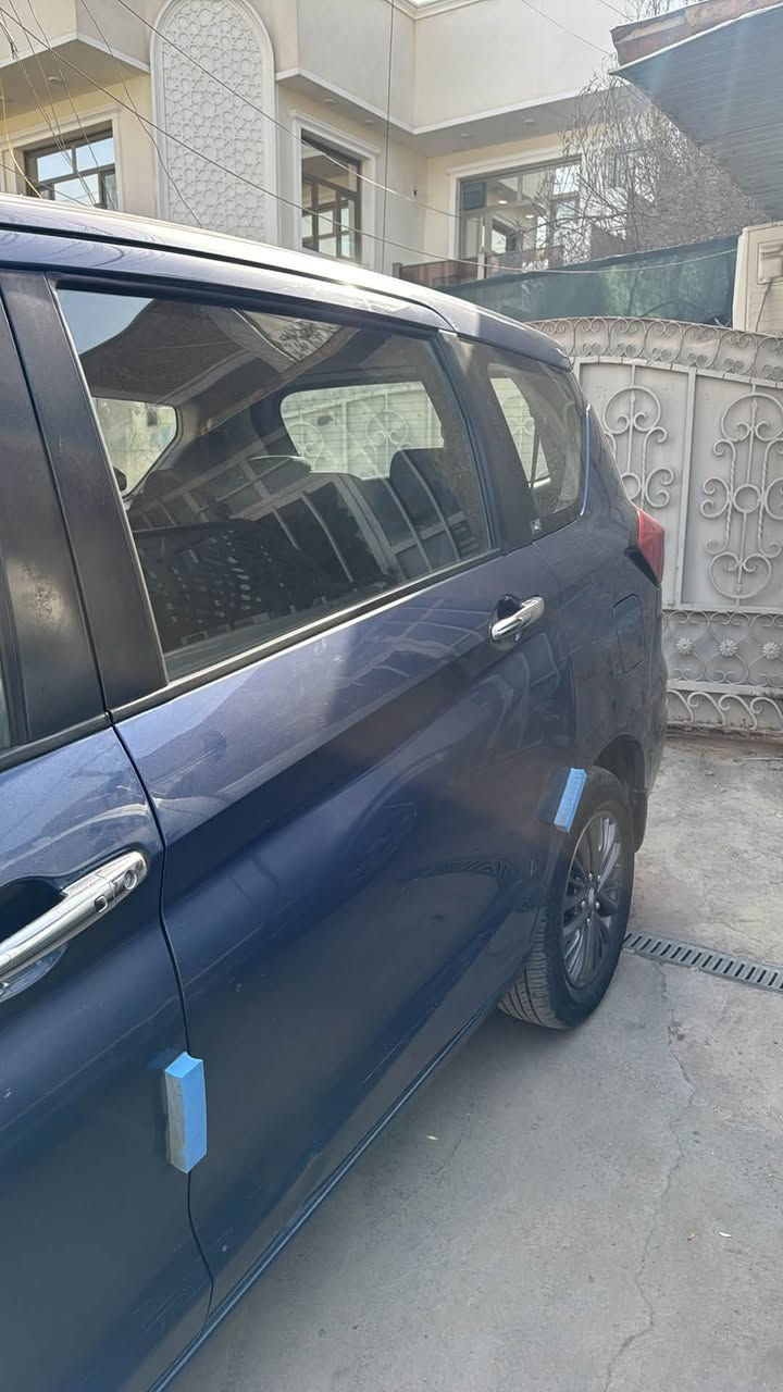 للبيع مصلحه سوزوكي ارتيكا مو يل 22 
فول مواصفات شفط مري كهرباء 
بصمه مو سويج 
بسعر 123 بيه مجال للشراي 
للاستفسار ***********
ماشيه 88 كيلو
