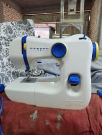 مكينة خياطة • نضيفه • تقطع خيط