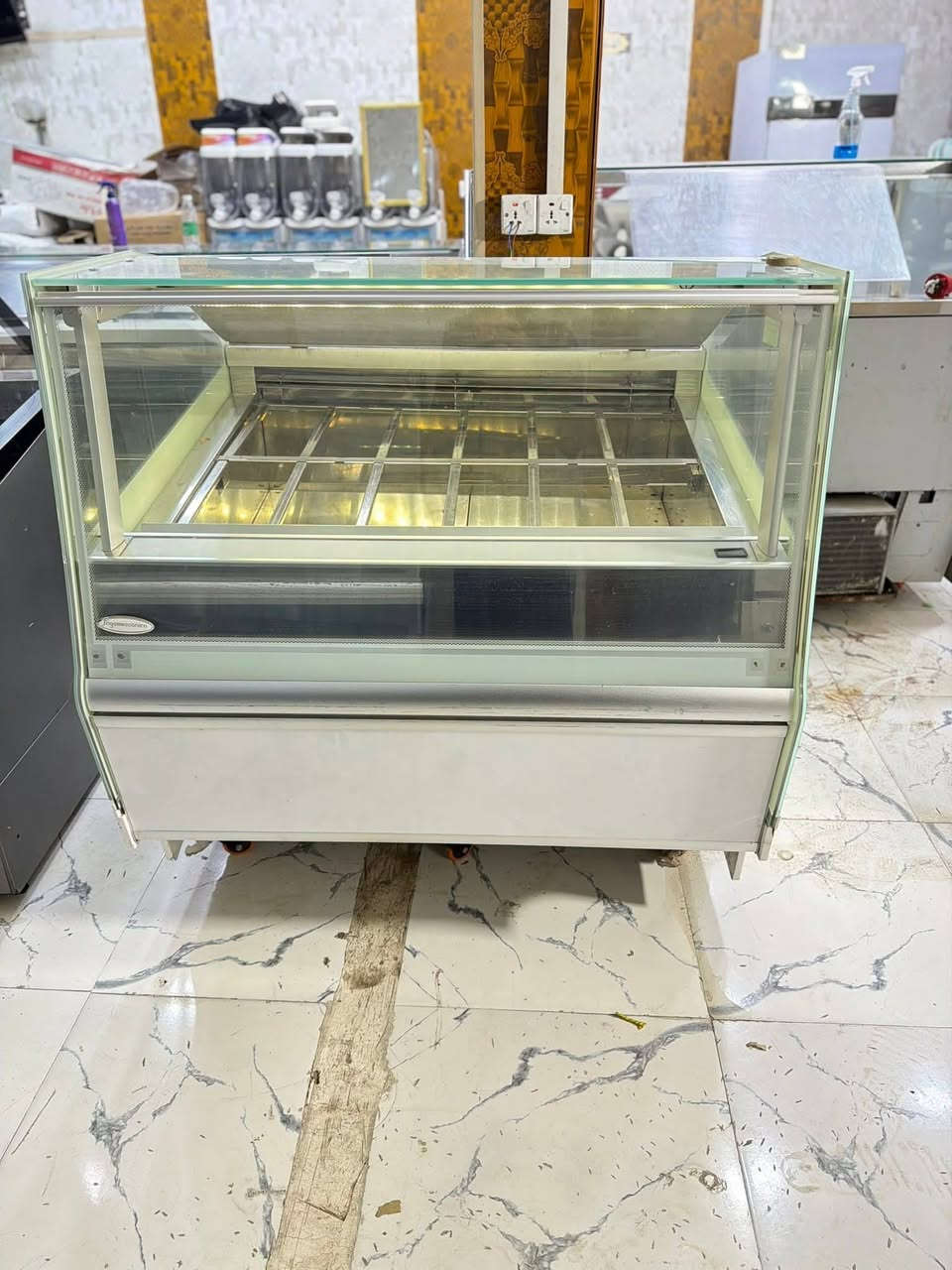 عارضات ايزه ايطالي 🇮🇹🔥
120سم 📏
12بلانك صغير 8بلانك كبير 
مديل حديث💯
سنكل فيز 🔌
بلاديه ع وضع الشركه ✨
ستيراد اوربأ📍
للاستفسار الاتصال ع الرقم 
***********☎️
*********** ☎️
