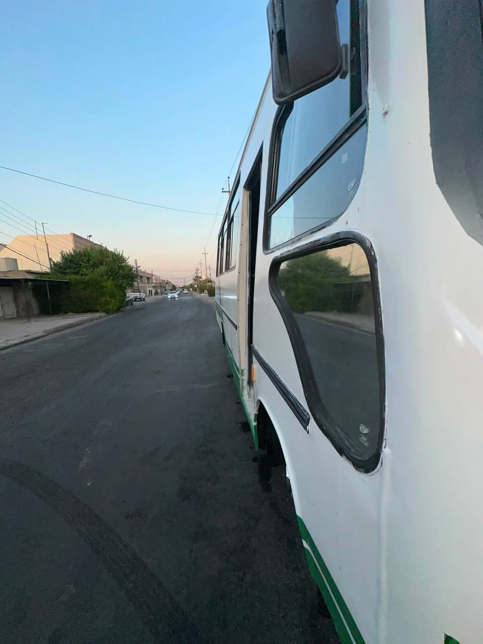 کۆستەر ئاسوزو مۆدیل ٢٠٠١ سەنەوی رەقەم نوی تازەیە سبوخ تازەیە شەش تایەی نوی تازە بۆ بەستراوە گیر مەکینە اکسل شانسی  بەشەرت ژمارەی مۆبایل ***********هەولیر
