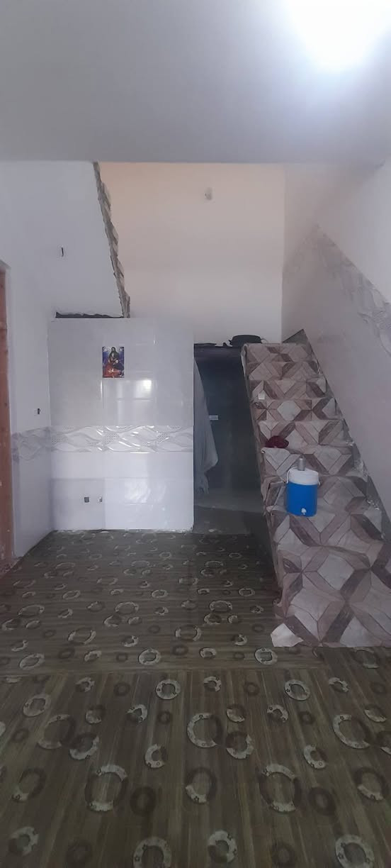 👇🏠 عرض جداً مناسب وفرصة ذهبية 🏠
دار سكن للبيع - واسط / الزبيدية / حي الكرار

التفاصيل:
- المساحة: 254 متر
- الغرف: غرفتين نوم 5×4  
- الاستقبال: 7×4
- الصالة: 9×4  
- المطبخ: 6×4
- طرمة كبيرة
- السند: طابو زراعي
- الشارع: نهاية شارع 30 - قيد الانشاء والتبليط

السعر: مناسب جداً وقابل للتفاوض
ملاحظة: مستعجل للبيع

للاستفسار والاتصال: ***********
الله يجعلها بيت الخير والبركة للمشتري 🤲

