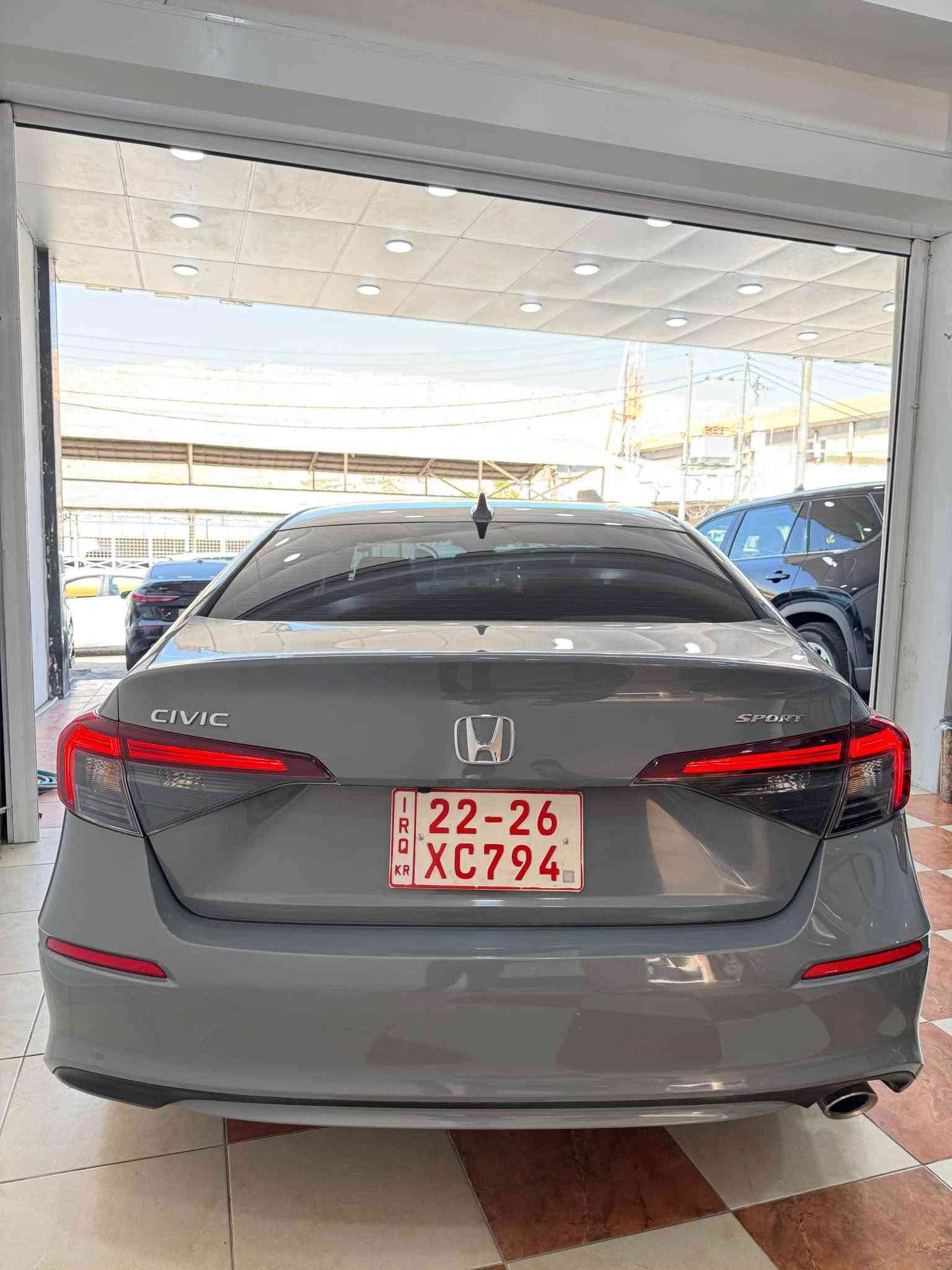 Honda Civik 2025 
مواصفات Sport 
محرك 2.0 تنفس طبيعي ماشية 15 الف 
كير محرك رادار بشرط
صبخ جملخ و باب و حافة بوند بدون دواخل و الشاصي بشرط
السعر 140 ورقة بيها شوية مجال 
المكان السيارة دهوك ***********☎️ دهوك, العراق
