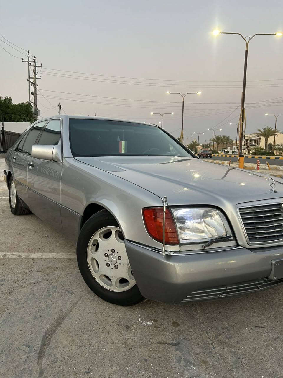 السلام عليكم 
للبيع او مراوس حسب القناعه 
مارسيدس 300 S شبح
موديل 1992 
مواصفات 
دبل جام 
جام كهرباء 
مري شفط 
كشنات كهرباء 
تبريدها ثلج قطعتين 
ماسحات لايت 
فتحة سقف 
آريلات كهرباء 
لايتات زينون
السياره جديده بمعنده الكلمه 
السياره كلها بلاديه 
كسر محرك بلادي 
ماشيه 200 الف 
التحويل ثاني يوم 
السعر 90وبي مجال بسيط 
مكان السياره الفلوجه 
للاستفسار ***********
